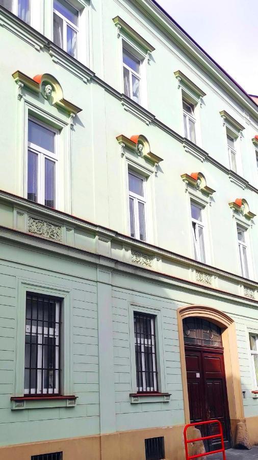 Apartment Green House - Old Town Братислава Экстерьер фото